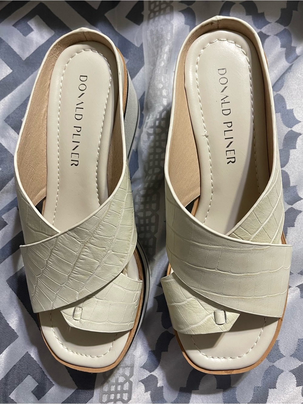Donald Pliner Arya Croc-Embossed Slip On Sandals Size 6